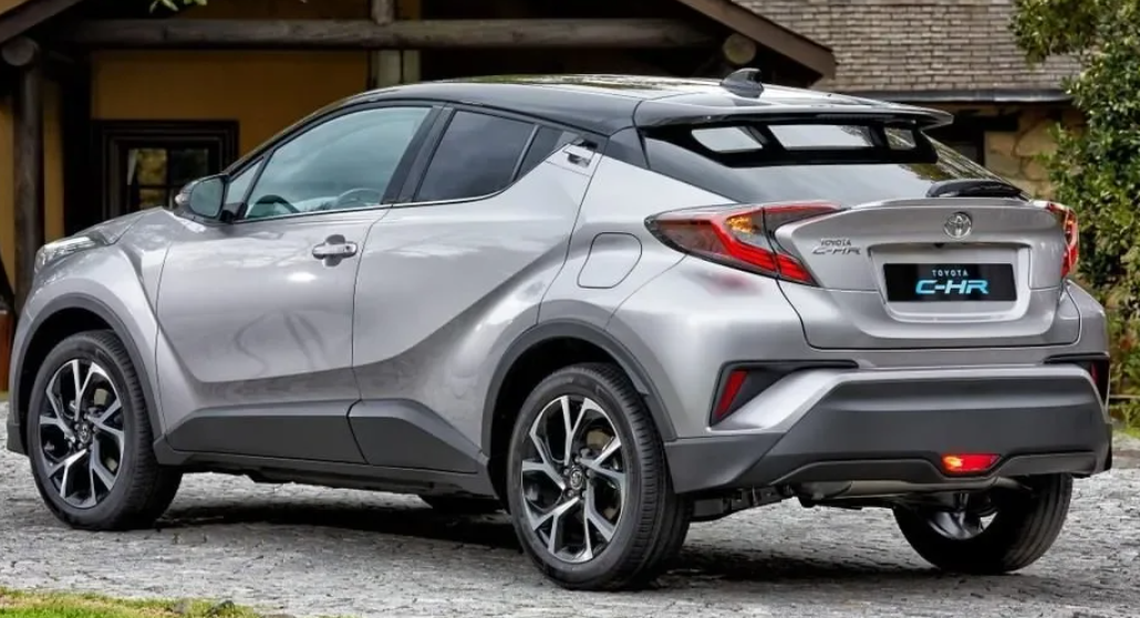 Toyota C-HR: кроссовер с характером — кому он подойдет и чем может удивить