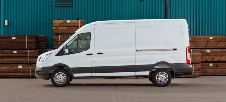Ford Transit: надежный партнер для вашего бизнеса. Почему он лидер в коммерческих перевозках?